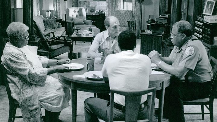 Una scena tratta dal film A Family Thing