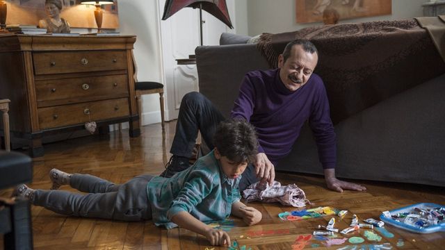 Una scena tratta dal film Tu mi nascondi qualcosa