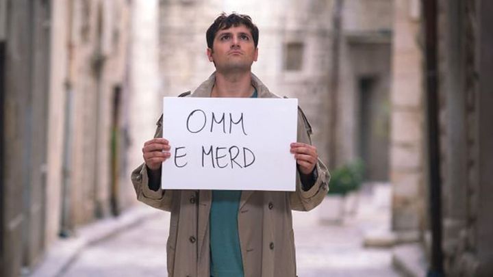 Una scena tratta dal film Tonno spiaggiato