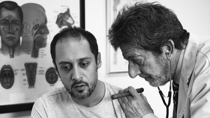 Una scena tratta dal film Orecchie