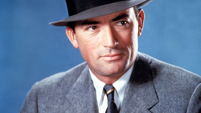 Una scena tratta dal film L'uomo dal vestito grigio