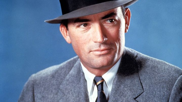 Una scena tratta dal film L'uomo dal vestito grigio