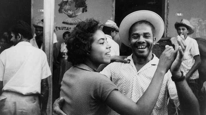 Una scena tratta dal film Salut les Cubains