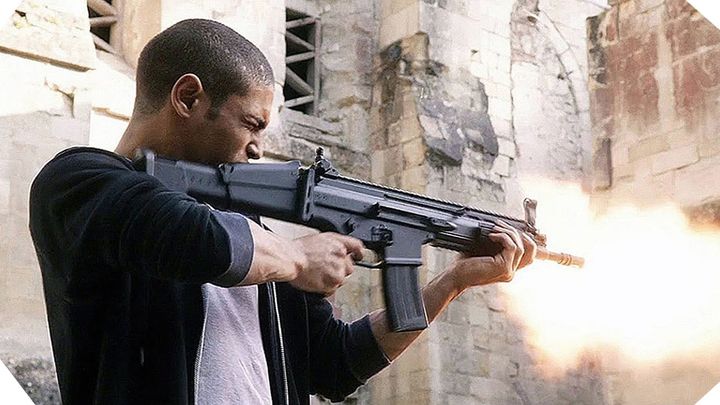 Una scena tratta dal film Made in France - Obiettivo Parigi