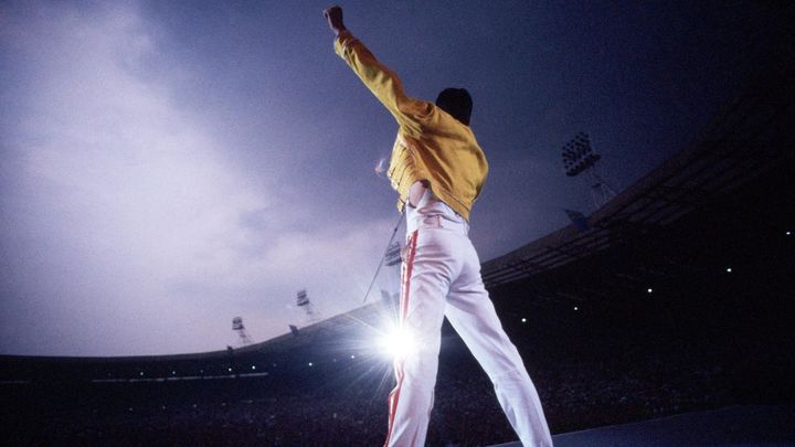 Una scena tratta dal film Freddie Mercury: The Great Pretender