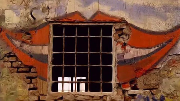 Una scena tratta dal film La casa dalle finestre che ridono