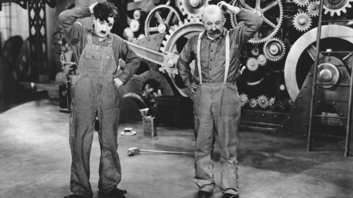 Una scena tratta dal film Tempi moderni