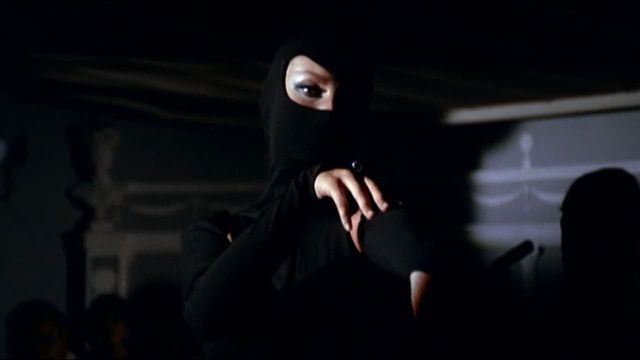 Una scena tratta dal film Satanik