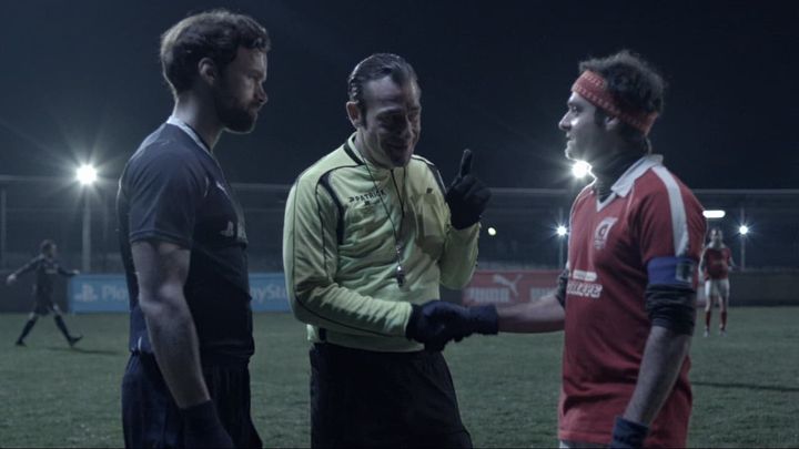 Una scena tratta dal film Goal of the Dead