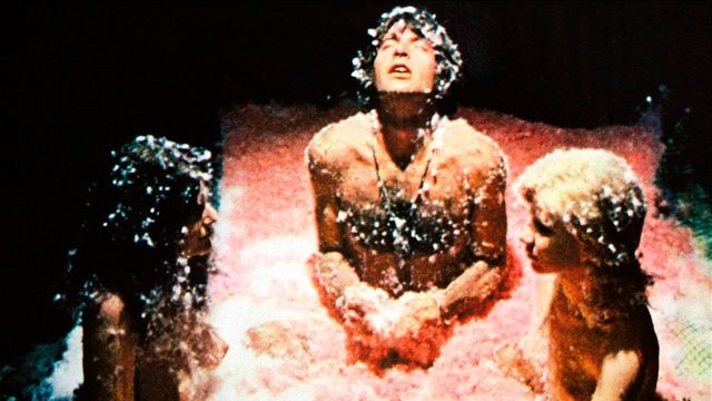 Una scena tratta dal film Seduzione coniugale