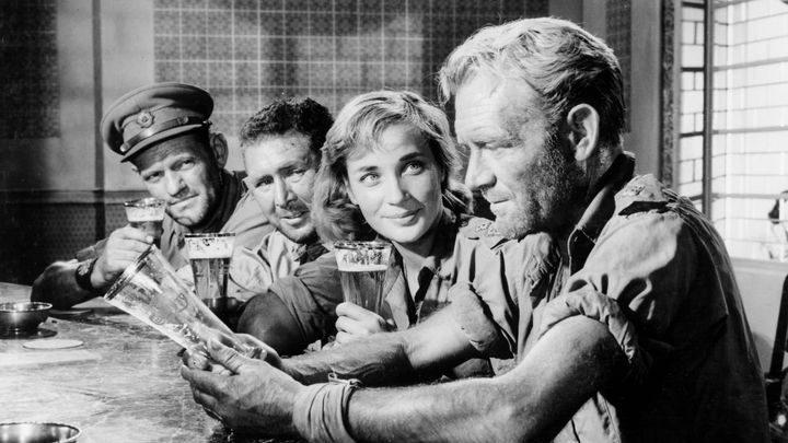 Una scena tratta dal film Birra ghiacciata ad Alessandria