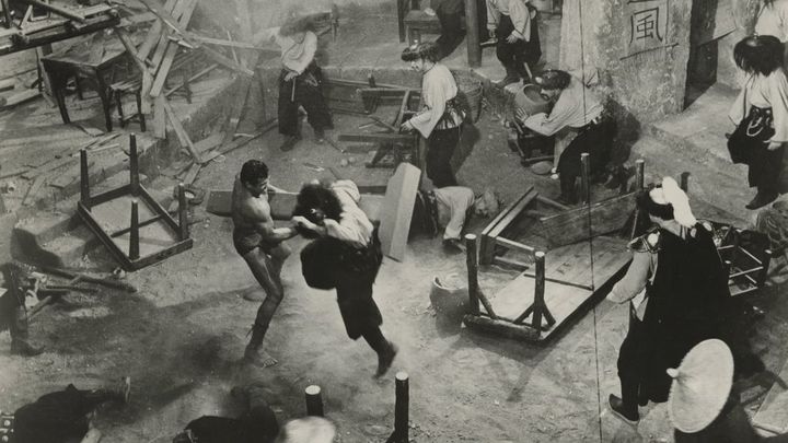 Una scena tratta dal film Maciste alla corte del Gran Khan