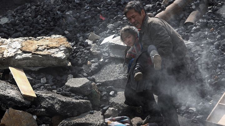 Una scena tratta dal film Disastro a Cloudy Mountain