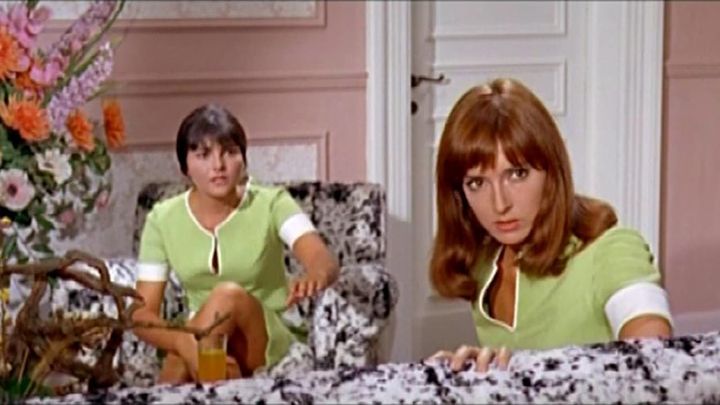 Una scena tratta dal film Nude... si muore