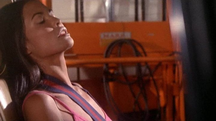 Una scena tratta dal film La via della prostituzione