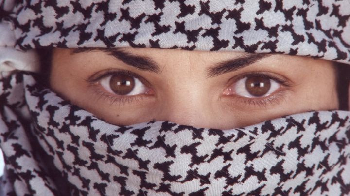 Una scena tratta dal film Intervento divino