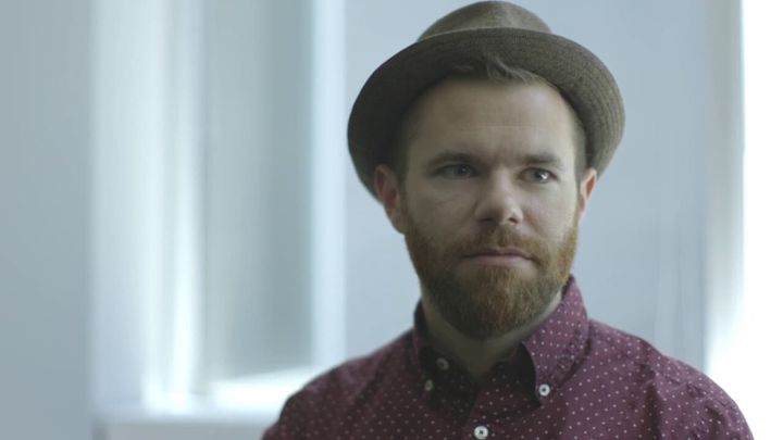 Una scena tratta dal film Love, Scott