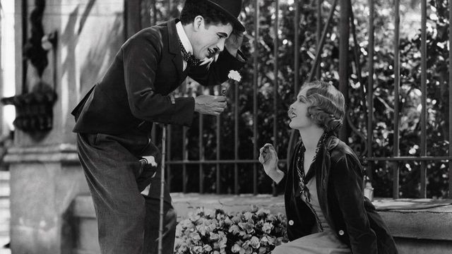 Una scena tratta dal film Luci della città
