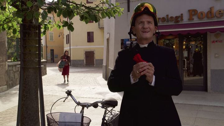 Una scena tratta dal film Din Don - La magia del cinema