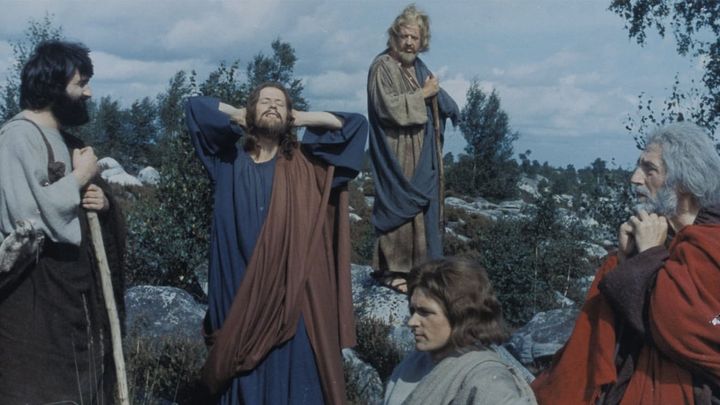 Una scena tratta dal film La via lattea