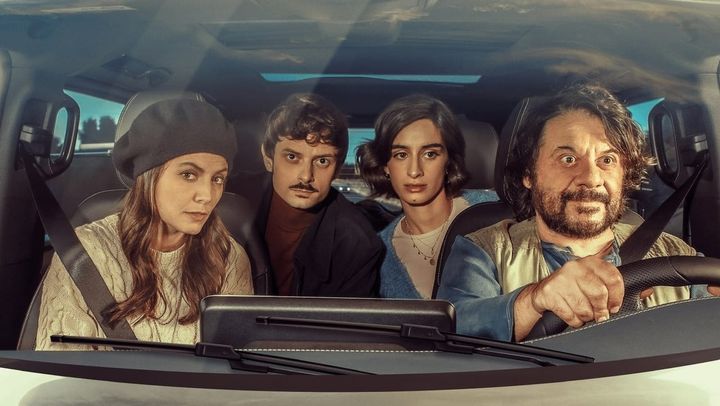 Una scena tratta dal film Con chi viaggi