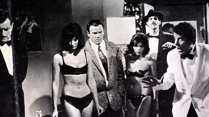 Una scena tratta dal film 2 mattacchioni al Moulin Rouge