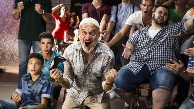 Una scena tratta dal film Arrivano i prof