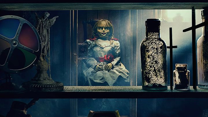 Una scena tratta dal film Annabelle 3