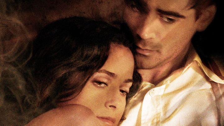 Una scena tratta dal film Chiedi alla polvere