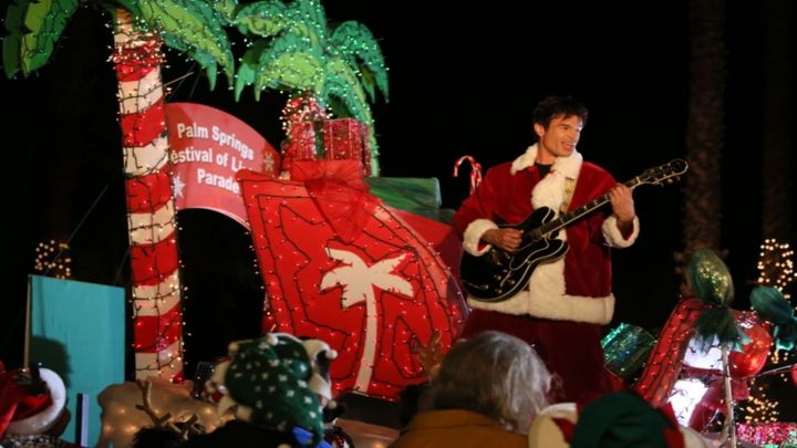 Una scena tratta dal film Natale a Palm Springs