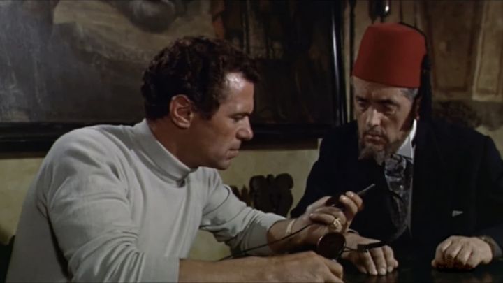 Una scena tratta dal film MMM 83 - Missione Morte Molo 83