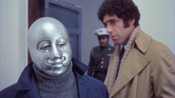 Una scena tratta dal film Who? L'uomo dai due volti