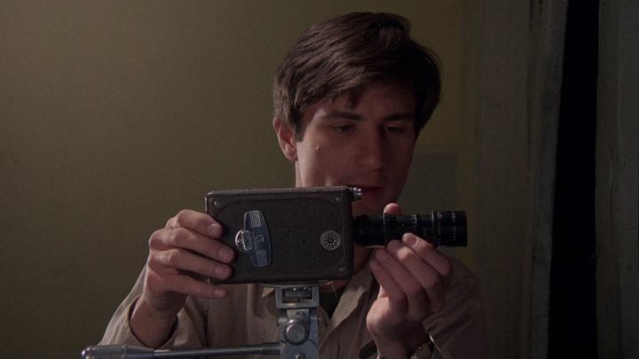 Una scena tratta dal film Hi, Mom!