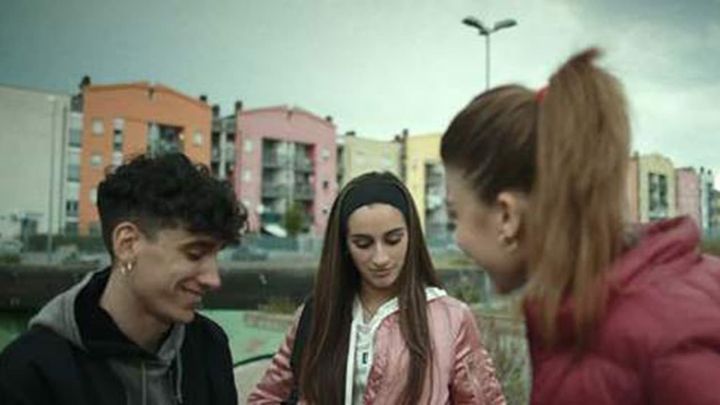 Una scena tratta dal film La terra dell'abbastanza