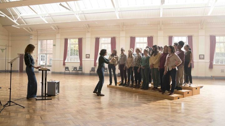 Una scena tratta dal film La sfida delle mogli