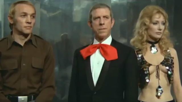 Una scena tratta dal film Il prato macchiato di rosso