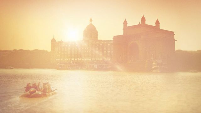 Una scena tratta dal film Attacco a Mumbai - Una vera storia di coraggio