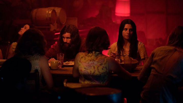 Una scena tratta dal film Charlie Says