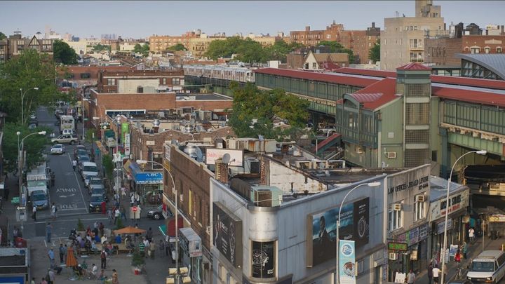 Una scena tratta dal film In Jackson Heights