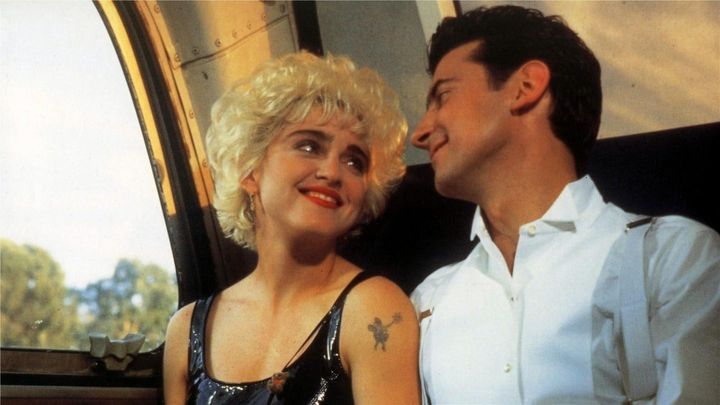 Una scena tratta dal film Who's That Girl