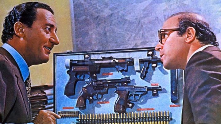 Una scena tratta dal film Finché c'è guerra c'è speranza