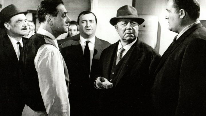 Una scena tratta dal film Maigret e i gangsters
