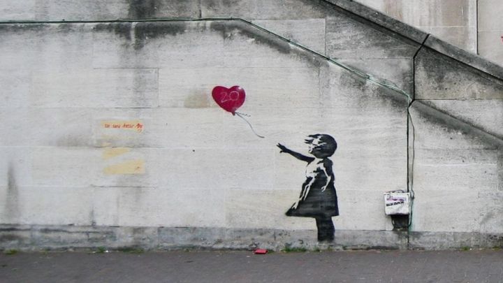 Una scena tratta dal film Banksy Most Wanted