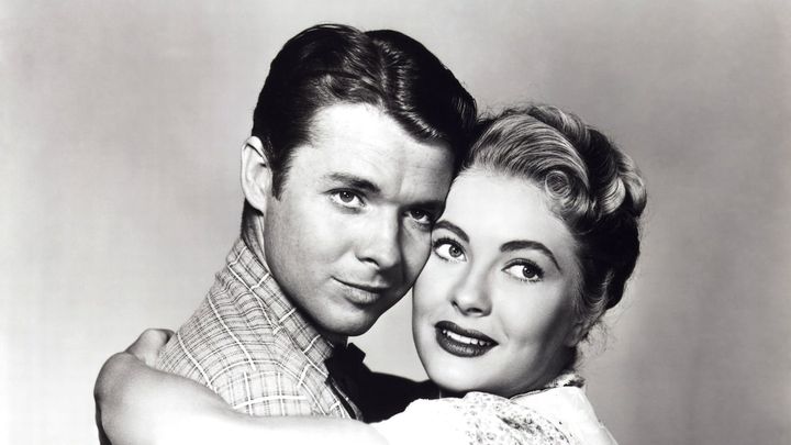 Una scena tratta dal film La storia di Tom Destry