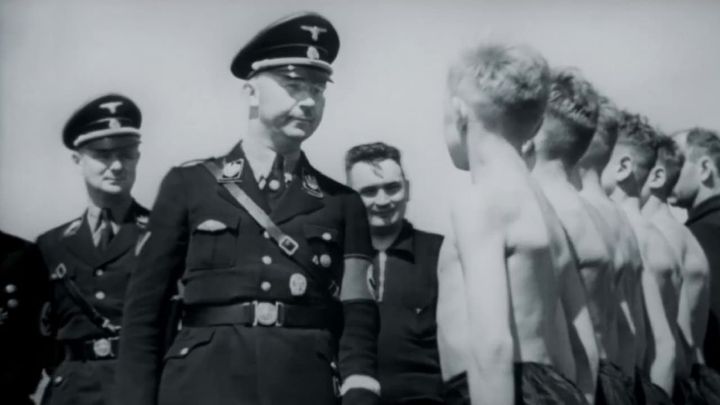Una scena tratta dal film L'uomo per bene - Le lettere segrete di Heinrich Himmler