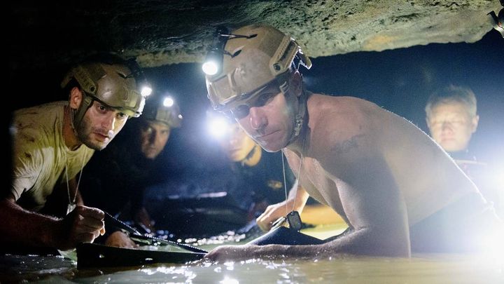 Una scena tratta dal film The Cave - Acqua alla gola