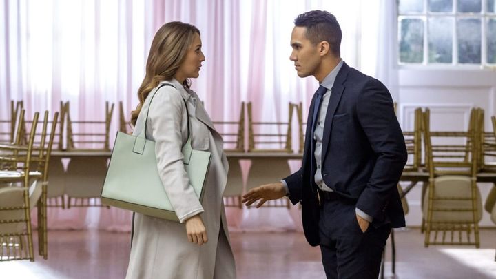 Una scena tratta dal film Le indagini di Allie Adams - Nozze mortali