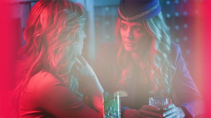 Una scena tratta dal film Peccati ad alta quota