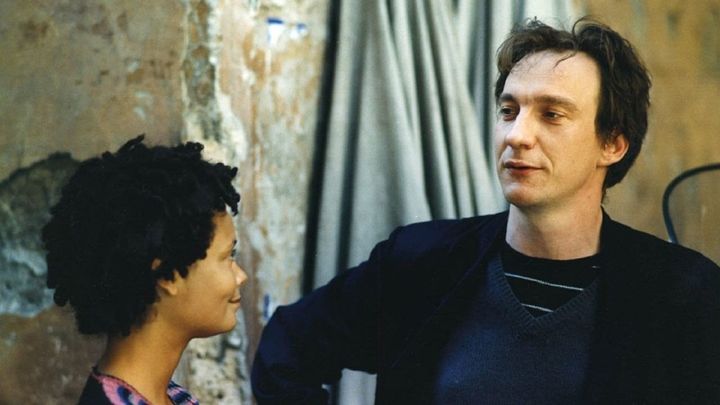 Una scena tratta dal film L'assedio