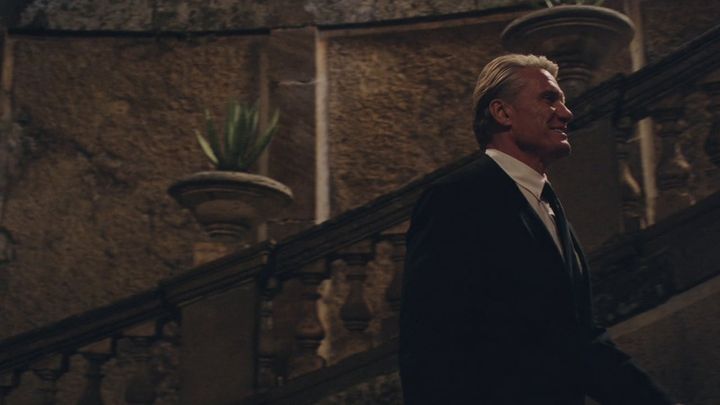 Una scena tratta dal film Hard Night Falling: Una notte per morire